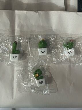 Mini Cactus Set - 4 Cute “Planters.” NIP.